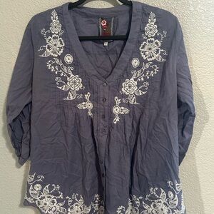 Johnny Was Bohemian blue and white embroidered blouse size small.